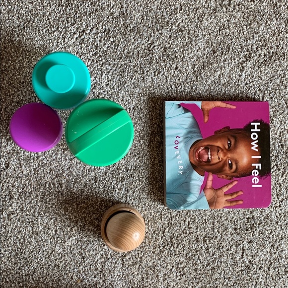 Lovevery 9-10 month Explorer Play Kit Bundle - Picture 2 of 5